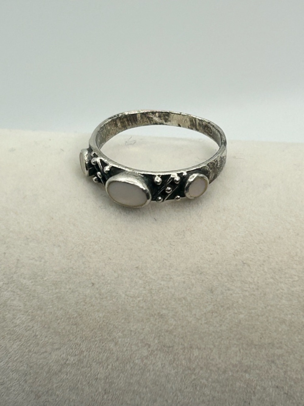 Sterling Silver Mother of Pearl Ring Size 6 Vintage Stamped 925 Patina - Picture 5 of 12
